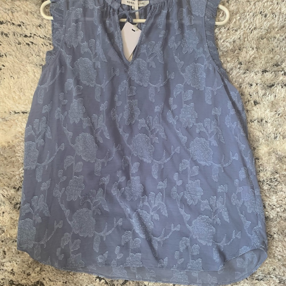 NWT OLIVE AND OLIVIA BLOUSE